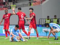 开云体育电脑版-中超-莱昂纳多传射李新翔破门十人海港3-1河南