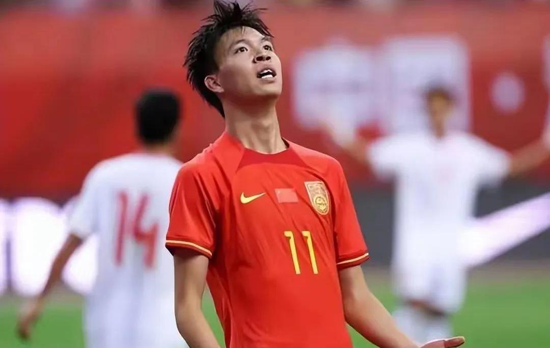 一场2-1绝杀，让中国队争冠起死回生，还送亚洲冠军2连败垫的简单介绍
