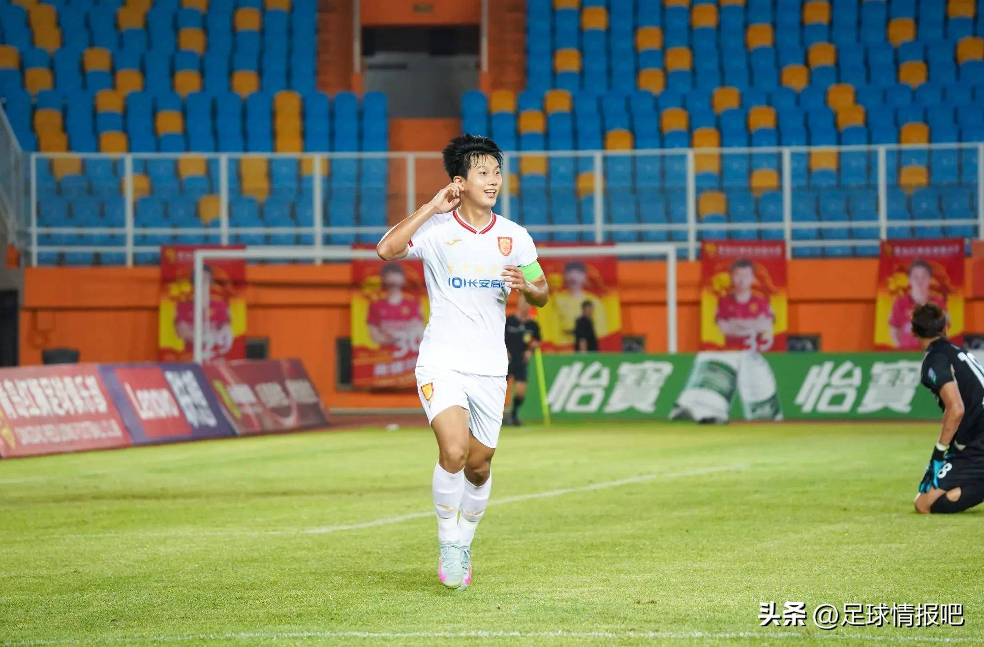 包含随着广州豹0-1，南京1-0，大连2-1逆袭青岛，中甲最新积分榜诞生的词条